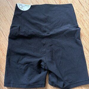 NWT OFFLINE By Aerie Women's Ribbed Bike Shorts Black M 5" inseam Hi Rise